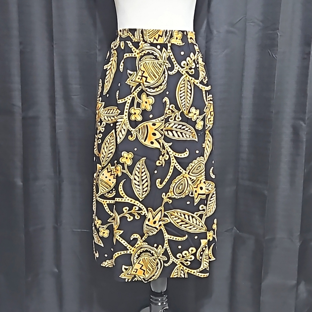 Vintage printed skirt with pockets!